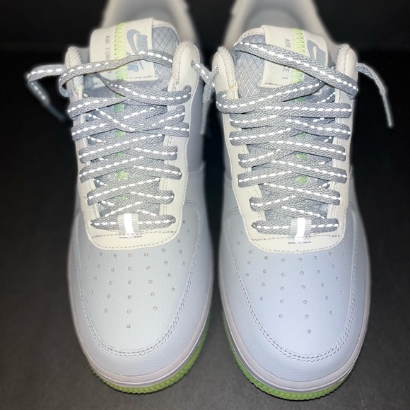 **SOLD**Nike Air Force 1 'Ghost Green' VOLT SWOOSH Wolf Grey Sneaker, Size 8.5M - Picture 2 of 9